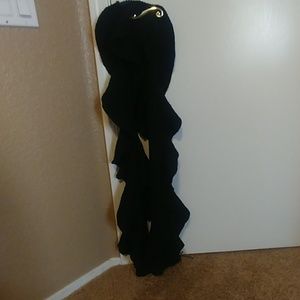 Flouncy black scarf